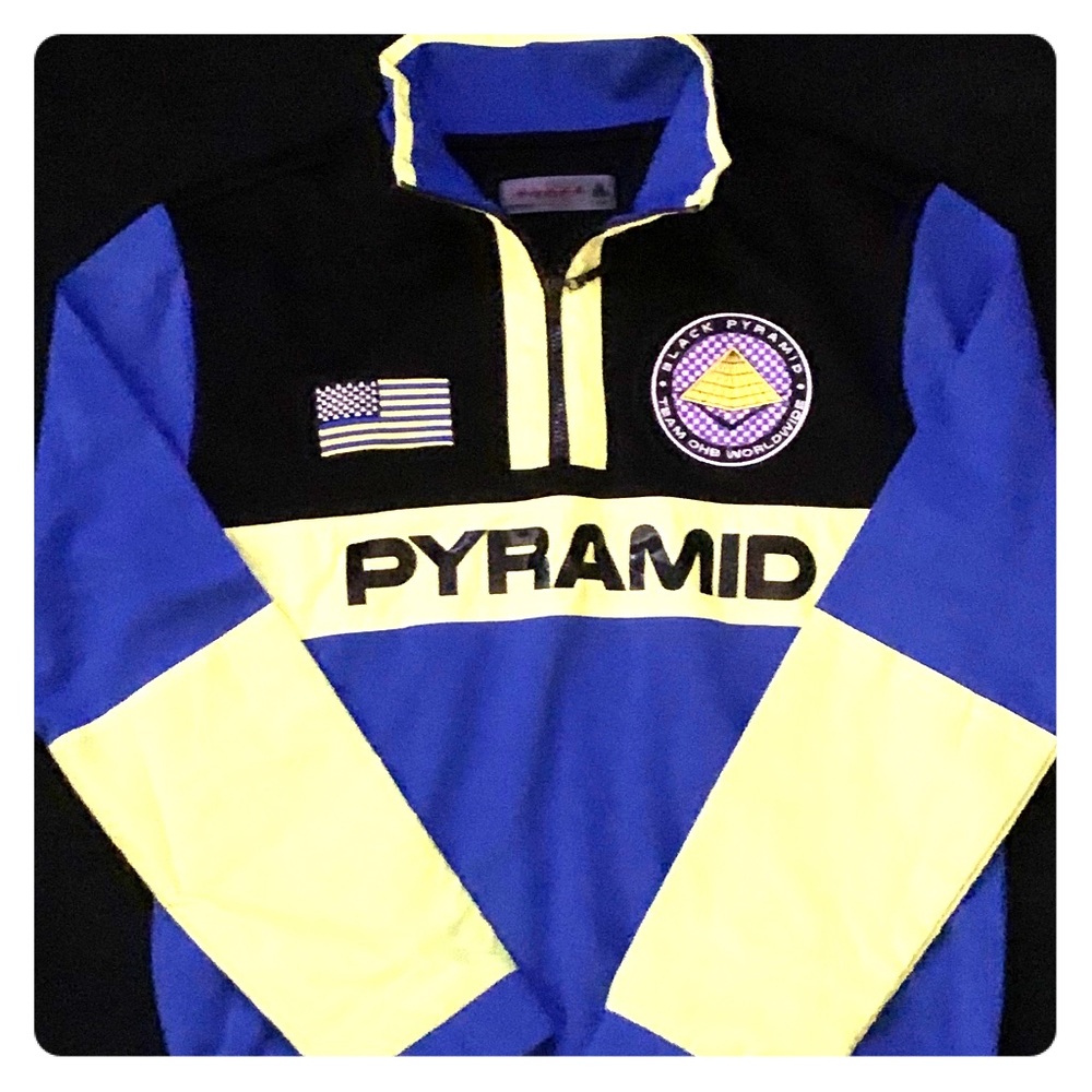 Black pyramid sweatshirt